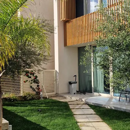 Villa Jon Coast Palasë