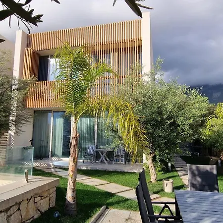 Villa Jon Coast Palasë
